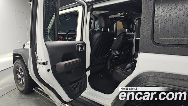 Jeep Wrangler 2021 — photo 18