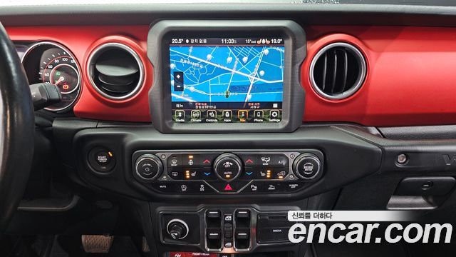 Jeep Wrangler 2021 — photo 20