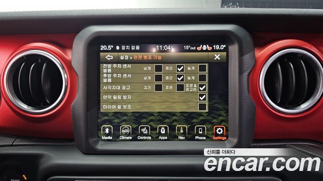 Jeep Wrangler 2021 — photo 21