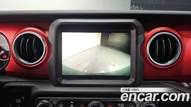 Jeep Wrangler 2021 — photo 22