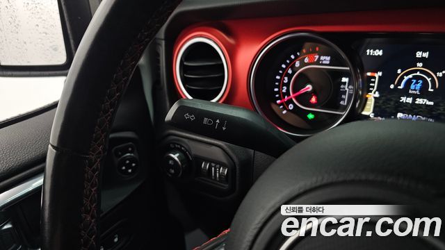 Jeep Wrangler 2021 — photo 25