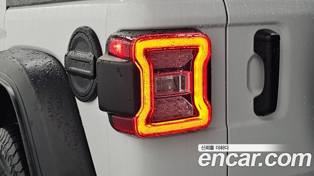Jeep Wrangler 2021 — photo 9