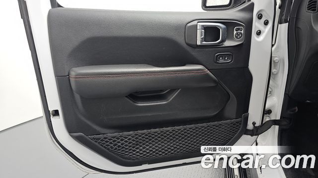 Jeep Wrangler 2021 — photo 14