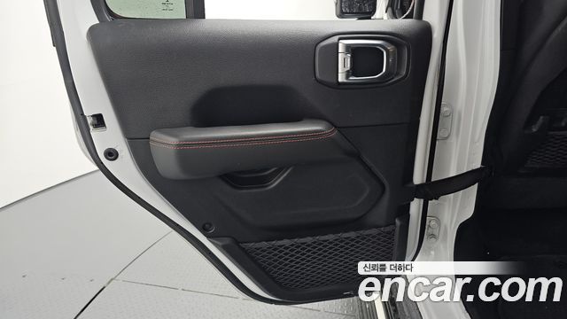 Jeep Wrangler 2021 — photo 15