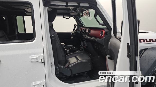 Jeep Wrangler 2021 — photo 16