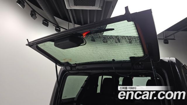 Jeep Wrangler 2021 — photo 31
