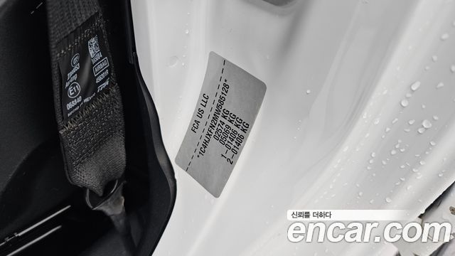 Jeep Wrangler 2021 — photo 33