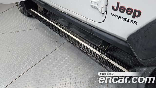 Jeep Wrangler 2021 — photo 34