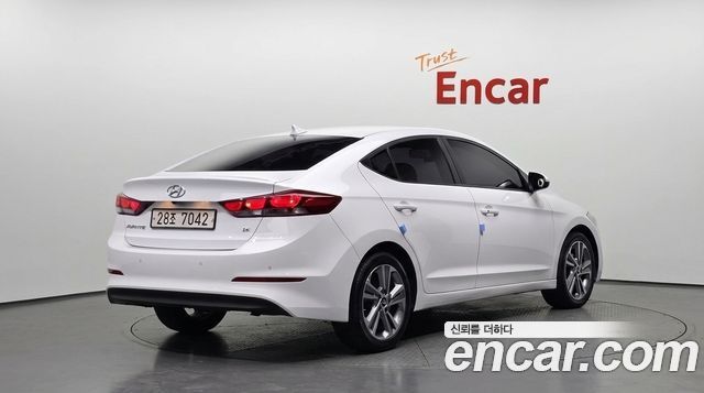 Hyundai AVANTE 2018 — photo 2