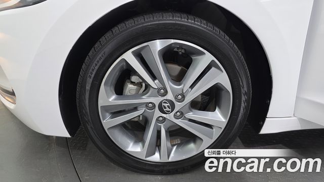 Hyundai AVANTE 2018 — photo 5