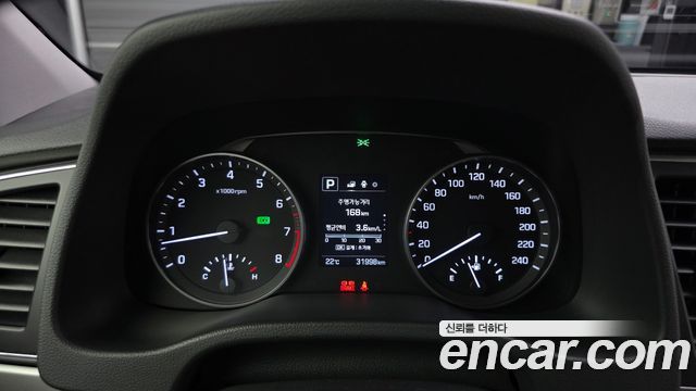 Hyundai AVANTE 2018 — photo 11