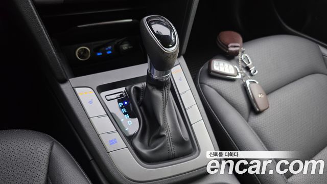 Hyundai AVANTE 2018 — photo 12