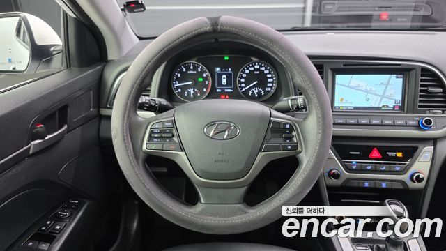 Hyundai AVANTE 2018 — photo 18