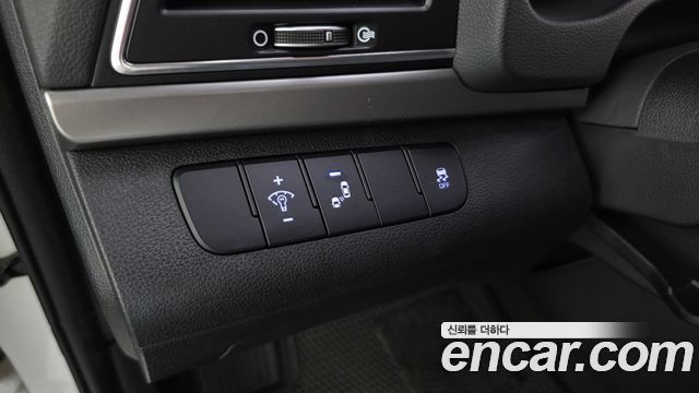 Hyundai AVANTE 2018 — photo 20