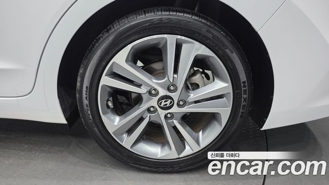 Hyundai AVANTE 2018 — photo 7