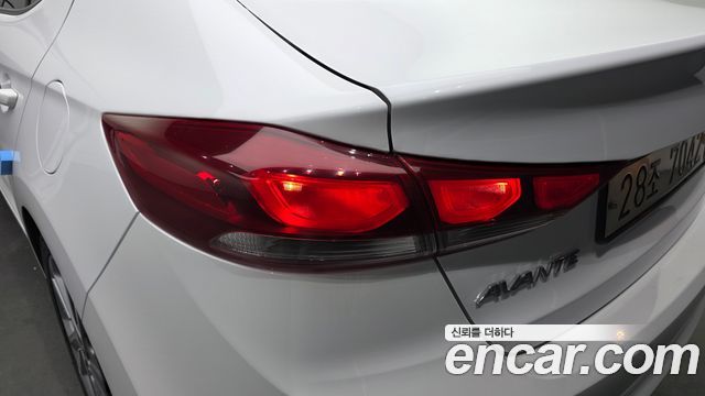 Hyundai AVANTE 2018 — photo 9