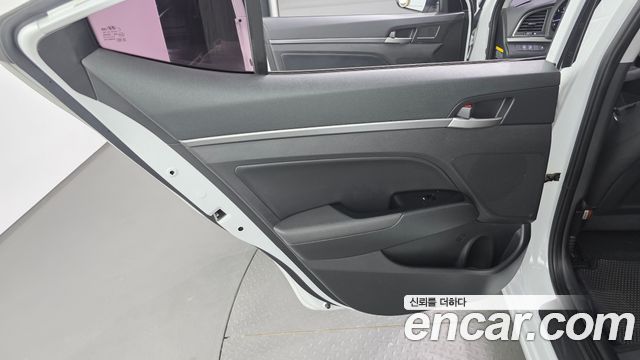 Hyundai AVANTE 2018 — photo 15