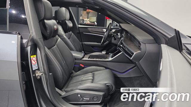Audi A7 2020 — photo 17