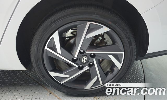 Hyundai AVANTE 2025 — photo 7