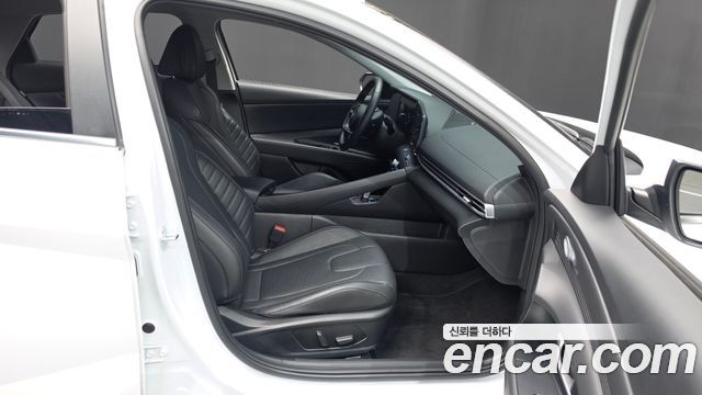 Hyundai AVANTE 2025 — photo 16
