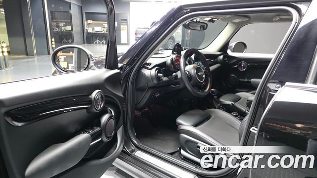 Mini Cooper 2018 — photo 13
