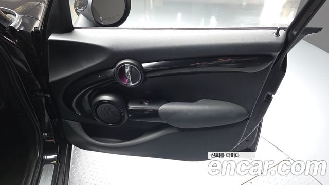 Mini Cooper 2018 — photo 14