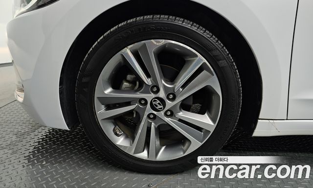 Hyundai AVANTE 2018 — photo 5