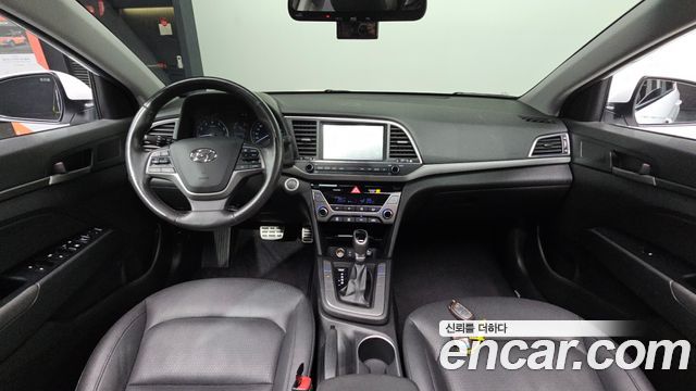 Hyundai AVANTE 2018 — photo 10