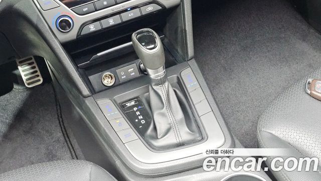 Hyundai AVANTE 2018 — photo 12