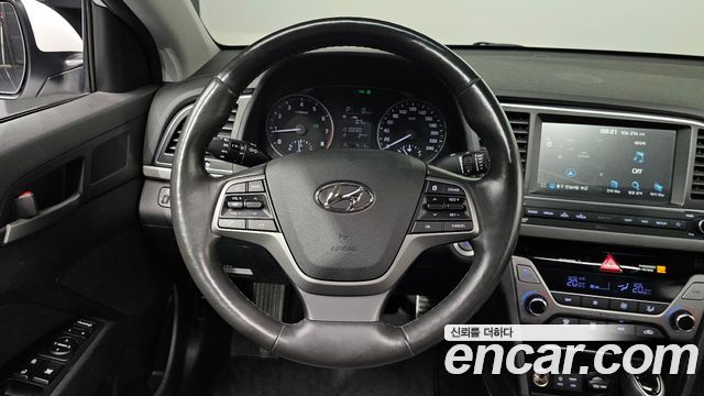 Hyundai AVANTE 2018 — photo 19