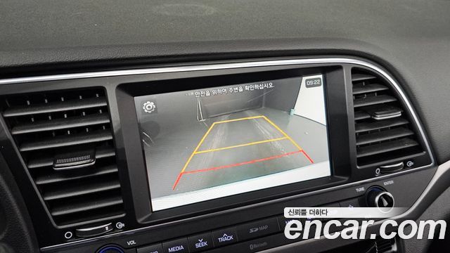 Hyundai AVANTE 2018 — photo 20