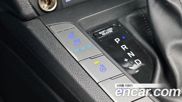 Hyundai AVANTE 2018 — photo 26