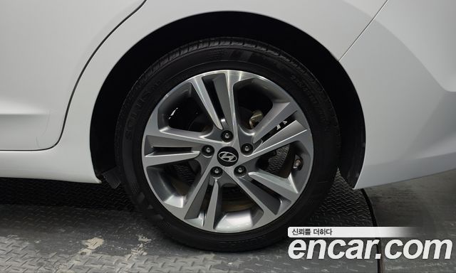 Hyundai AVANTE 2018 — photo 7