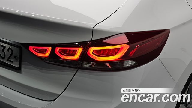 Hyundai AVANTE 2018 — photo 9