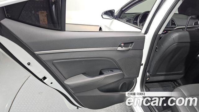 Hyundai AVANTE 2018 — photo 15