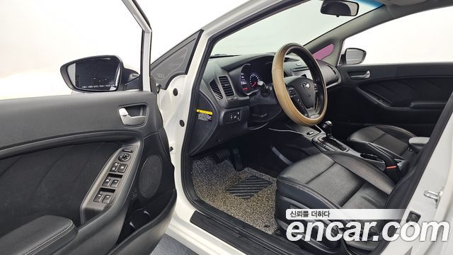 Kia K3 2015 — photo 13