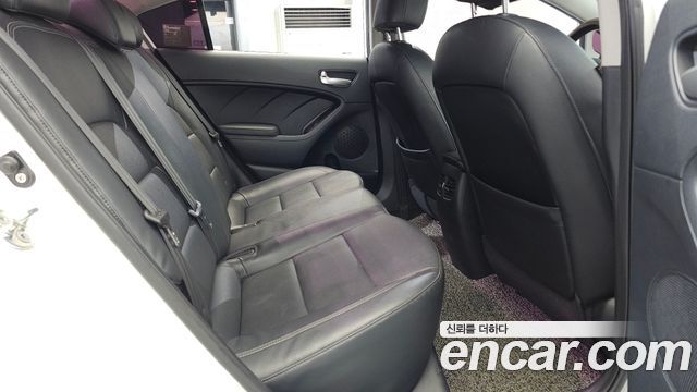 Kia K3 2015 — photo 17