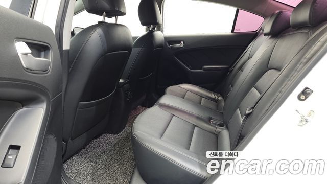Kia K3 2015 — photo 18