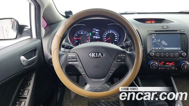 Kia K3 2015 — photo 21