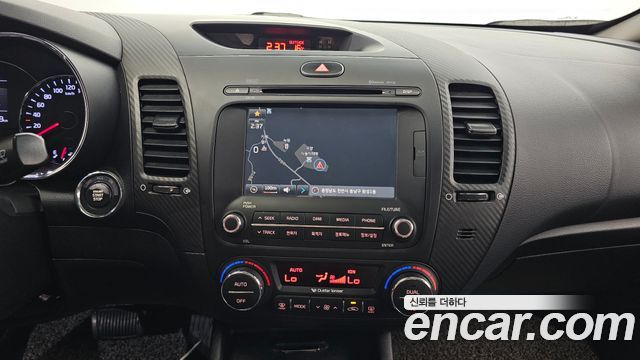 Kia K3 2015 — photo 22