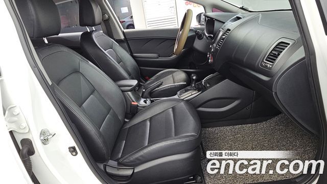 Kia K3 2015 — photo 16