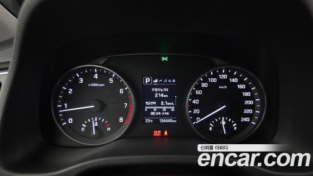 Hyundai AVANTE 2018 — photo 11