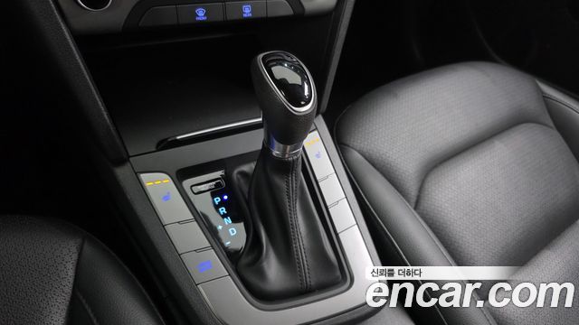 Hyundai AVANTE 2018 — photo 12