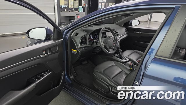 Hyundai AVANTE 2018 — photo 13
