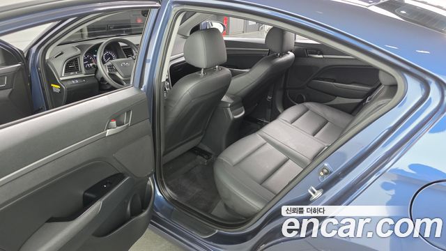 Hyundai AVANTE 2018 — photo 17