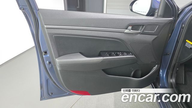 Hyundai AVANTE 2018 — photo 14