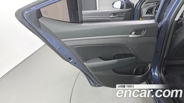 Hyundai AVANTE 2018 — photo 15