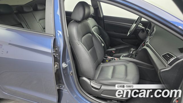 Hyundai AVANTE 2018 — photo 16