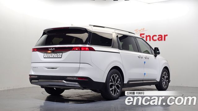 Kia Canival 2023 — photo 2