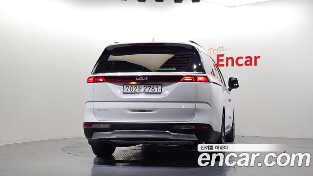 Kia Canival 2023 — photo 4